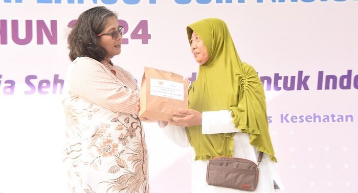 Semangati Lansia, Pj Wali Kota Kediri Ajak Senam Bersama agar Bisa SMART Semangati Lansia, Pj Wali Kota Kediri Ajak Senam Bersama agar Bisa SMART