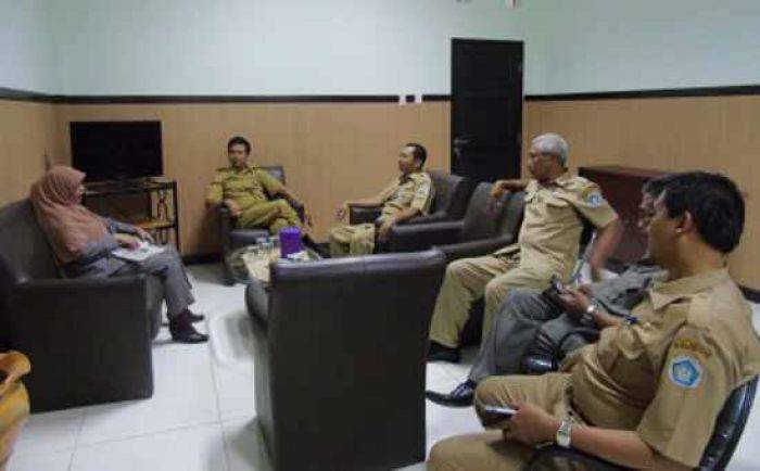 DPRD Lamongan Siapkan Layanan Pengaduan Lewat Online dan SMS DPRD Lamongan Siapkan Layanan Pengaduan Lewat Online dan SMS