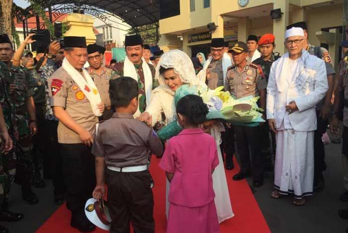 Prajurit TNI-Polri Surabaya Jaga Soliditas Hadapi Bahaya Terorisme Prajurit TNI-Polri Surabaya Jaga Soliditas Hadapi Bahaya Terorisme