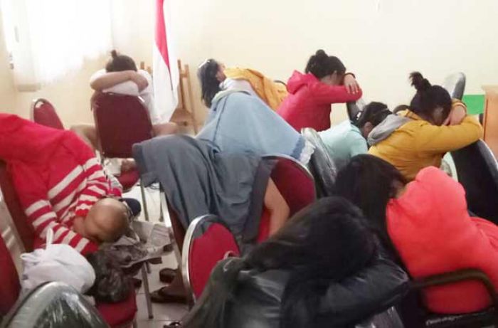 Wisma Prigen Dirazia Satpol PP, 12 PSK Diamankan, 1 Mengidap HIV-AIDS Wisma Prigen Dirazia Satpol PP, 12 PSK Diamankan, 1 Mengidap HIV-AIDS