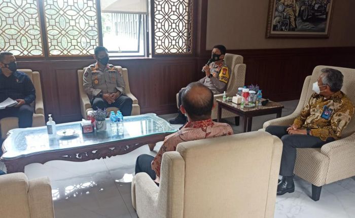 Polda Jatim Beri Dukungan Penuh Kegiatan PLN Dalam Peningkatan Ekonomi Masyarakat Polda Jatim Beri Dukungan Penuh Kegiatan PLN Dalam Peningkatan Ekonomi Masyarakat