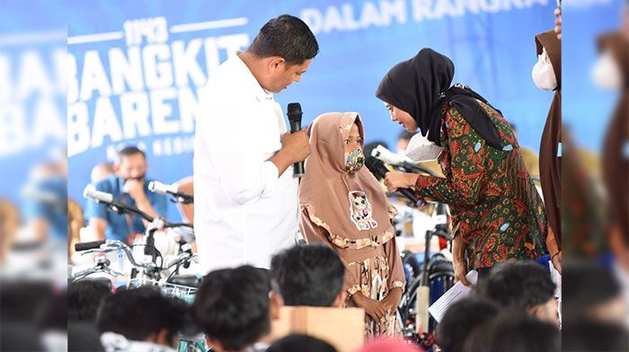 Wali Kota Kediri Beri Santunan ke Ribuan Anak Yatim Wali Kota Kediri Beri Santunan ke Ribuan Anak Yatim