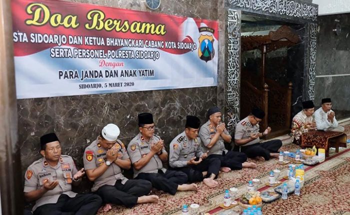 Ikhtiar Lahir Batin Polresta Sidoarjo agar Masyarakat Sehat, Kamtibmas Aman, dan Kondusif Ikhtiar Lahir Batin Polresta Sidoarjo agar Masyarakat Sehat, Kamtibmas Aman, dan Kondusif