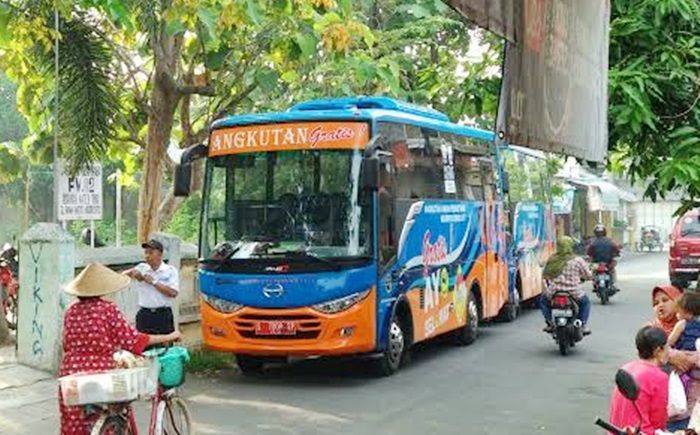 Antusiasme Angkutan Sekolah Gratis Melonjak, Dishub Kota Mojokerto Terapkan Prokes Ketat Antusiasme Angkutan Sekolah Gratis Melonjak, Dishub Kota Mojokerto Terapkan Prokes Ketat