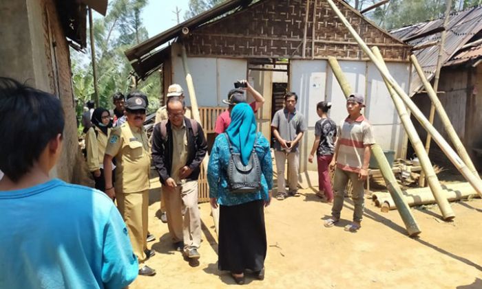 Berikan Sembako, BPBD Pasuruan Masih Mendata Korban Angin Kencang di Tosari Berikan Sembako, BPBD Pasuruan Masih Mendata Korban Angin Kencang di Tosari