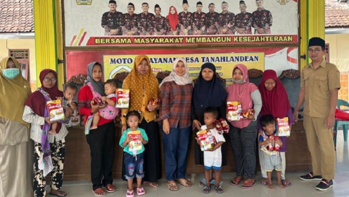 Pemdes Tanah Landean Gresik Gencar Tingkatkan Kesehatan Warga dengan Bantuan Susu Pemdes Tanah Landean Gresik Gencar Tingkatkan Kesehatan Warga dengan Bantuan Susu