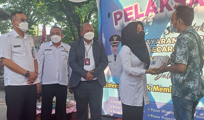 Pemkab Mojokerto Terapkan E-Retribusi di 10 Pasar Pemkab Mojokerto Terapkan E-Retribusi di 10 Pasar
