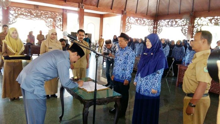 Pj Bupati Pamekasan Lantik 115 ASN Tenaga Kesehatan dan Penyuluh Pertanian Pj Bupati Pamekasan Lantik 115 ASN Tenaga Kesehatan dan Penyuluh Pertanian