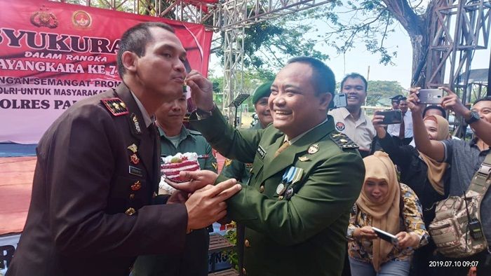 Polres Pamekasan Gelar Tasyakuran HUT Bhayangkara ke-73 di Koramil 0826/01 Polres Pamekasan Gelar Tasyakuran HUT Bhayangkara ke-73 di Koramil 0826/01