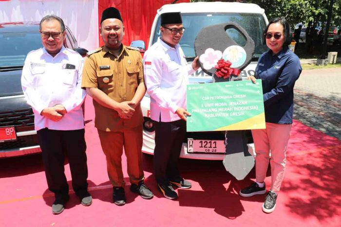 Petrokimia Berikan Satu Unit Mobil Jenazah ke PMI Gresik