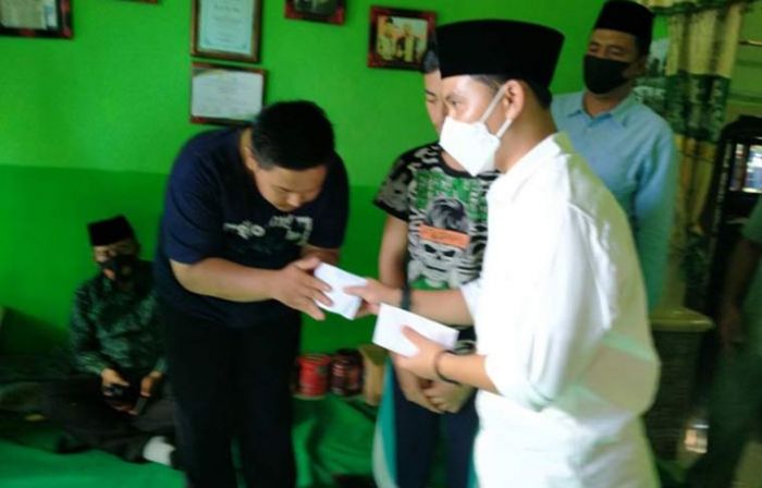 Di Lumajang, Kiai Asep Tawari Beasiswa Anak Suami-Istri yang Meninggal  Akibat Tertimpa Batu