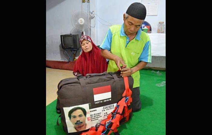 Hidup Pas-pasan, Tukang Sampah Ini Akhirnya Berangkat ke Tanah Suci 