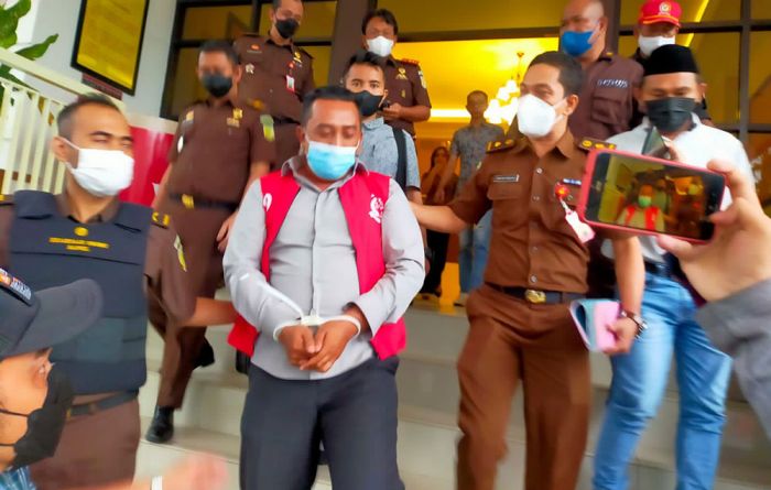 Pengusaha Bengkel di Pasuruan yang Tempati Tanah Negara, Akhirnya Ditahan Kejaksaan Pengusaha Bengkel di Pasuruan yang Tempati Tanah Negara, Akhirnya Ditahan Kejaksaan