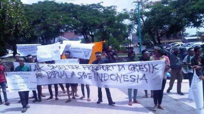 Massa ARIB Demo Tolak Pambangunan PT Freeport di Gresik Massa ARIB Demo Tolak Pambangunan PT Freeport di Gresik