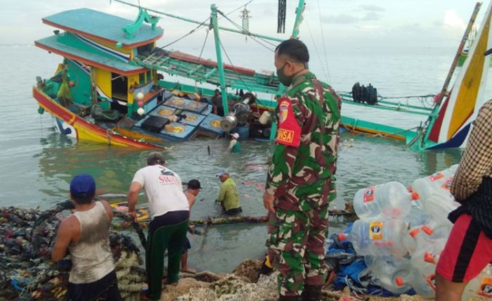 Diterjang Badai, 9 Kapal Nelayan di Tuban Hancur