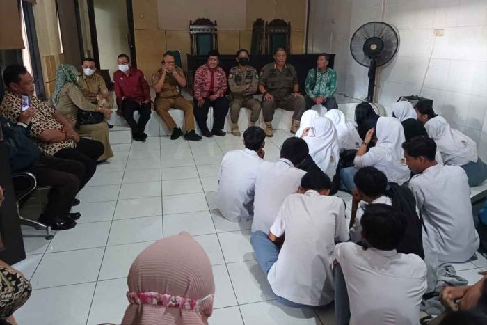 Bolos di Jam Pelajaran, 31 Siswa Terjaring Razia Satpol PP Sidoarjo Bolos di Jam Pelajaran, 31 Siswa Terjaring Razia Satpol PP Sidoarjo