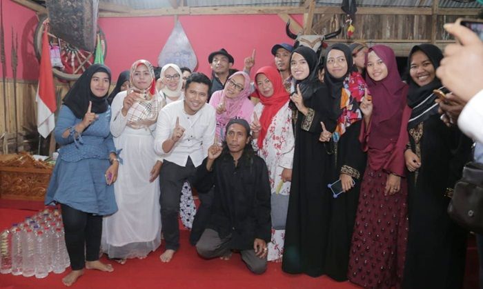 Dinilai Inspiratif, Pelaku Seni Pasuruan Inginkan Adanya Sosok Emil Baru di Seluruh Jatim Dinilai Inspiratif, Pelaku Seni Pasuruan Inginkan Adanya Sosok Emil Baru di Seluruh Jatim