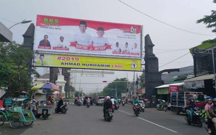 RGS Indonesia dan TKD Jatim Kolaborasi Pasang Reklame Jokowi-Ma RGS Indonesia dan TKD Jatim Kolaborasi Pasang Reklame Jokowi-Ma