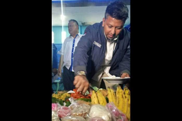 Peringati HUT ke-16, DPD Partai Demokrat Jatim Gelar Tumpengan Peringati HUT ke-16, DPD Partai Demokrat Jatim Gelar Tumpengan