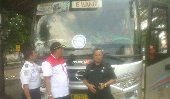 Bus Sumenep – Surabaya Tak Terpengaruh Banjir Sampang Bus Sumenep – Surabaya Tak Terpengaruh Banjir Sampang