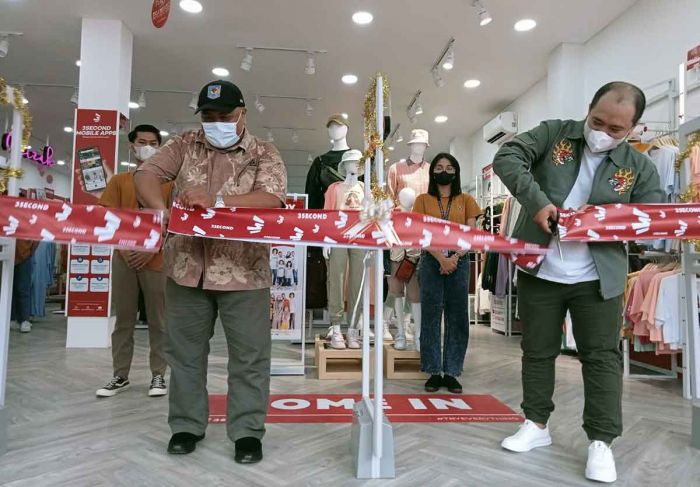 Dukung Pemulihan Ekonomi Daerah, 3Second Family Store Tulungagung Rekrut 80 Persen Karyawan Lokal Dukung Pemulihan Ekonomi Daerah, 3Second Family Store Tulungagung Rekrut 80 Persen Karyawan Lokal