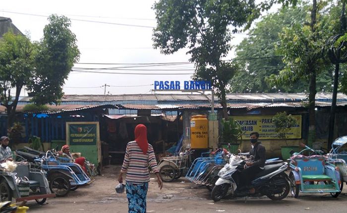 Masih Ada Pengunjung dan Pedagang Pasar Bangil yang Tak Pakai Masker