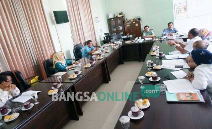 Datangkan Dinsosnakertrans, Pansus Raperda PKS DPRD Jombang Minta Masukan Datangkan Dinsosnakertrans, Pansus Raperda PKS DPRD Jombang Minta Masukan