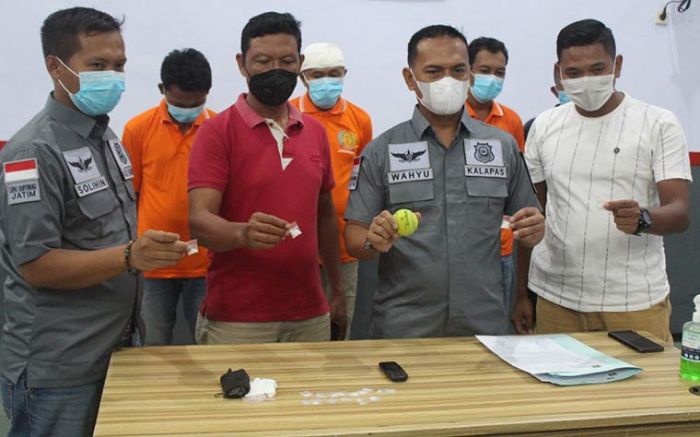 Penyelundupan 20 Paket Sabu di Dalam Bola Tenis Digagalkan Lapas Banyuwangi Penyelundupan 20 Paket Sabu di Dalam Bola Tenis Digagalkan Lapas Banyuwangi