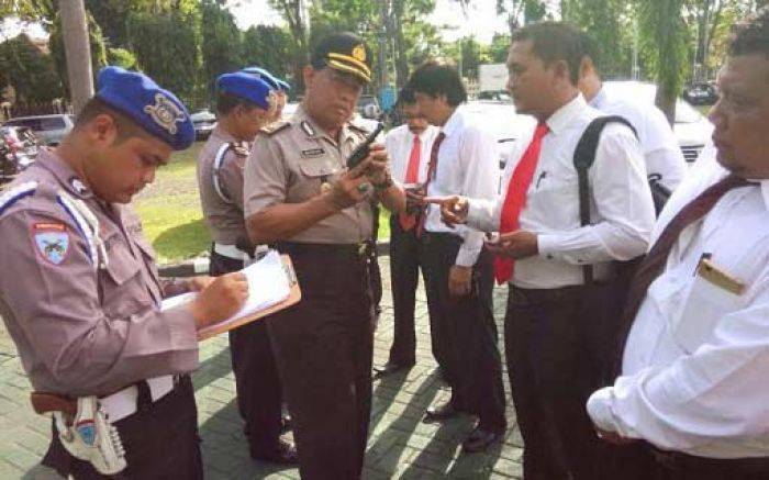 Polres Pasuruan Cek Kelengkapan Anggota, Temukan KTP masih Berstatus Pelajar/Mahasiswa