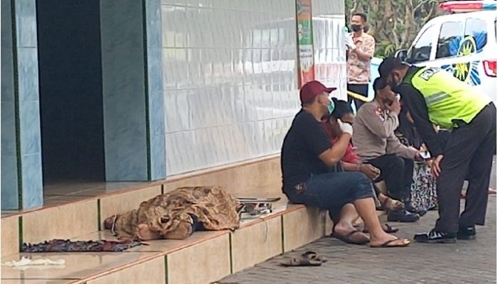 Peziarah asal Surabaya Meninggal di Makam Mbah Sayyid Sulaiman, Mojoagung, Jombang Peziarah asal Surabaya Meninggal di Makam Mbah Sayyid Sulaiman, Mojoagung, Jombang