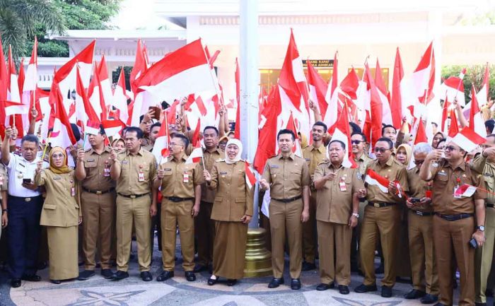 Mulai Besok, Gubernur Khofifah Ajak Masyarakat Kibarkan Bendera Merah Putih Mulai Besok, Gubernur Khofifah Ajak Masyarakat Kibarkan Bendera Merah Putih