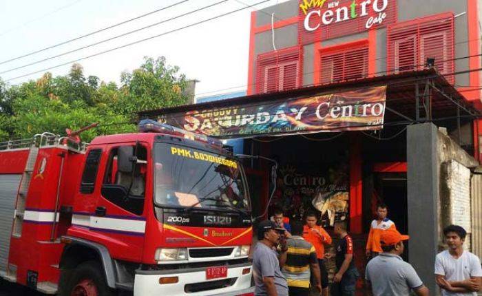 Cari Tahu Penyebab Kebakaran, Tim Labfor Polda Jatim Olah TKP di Cafe Centro