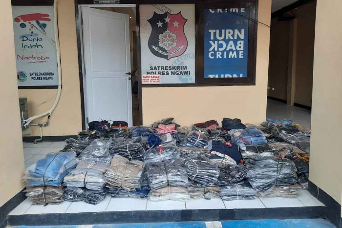 Satreskrim Polres Ngawi Tangkap Pelaku Pembobolan Toko Swalayan Satreskrim Polres Ngawi Tangkap Pelaku Pembobolan Toko Swalayan