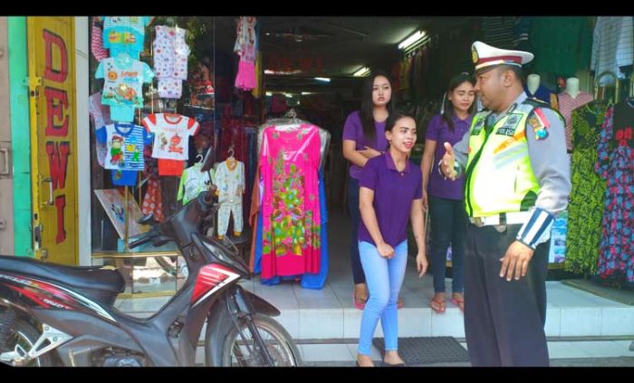 Banyak Motor dan Mobil Parkir di Trotoar, Petugas Gabungan di Blitar Gencarkan Penertiban