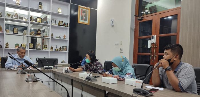 Audiensi dengan Komisi I, LSM Forkot Gresik Minta DPRD Panggil Pengembang Dakota City Audiensi dengan Komisi I, LSM Forkot Gresik Minta DPRD Panggil Pengembang Dakota City