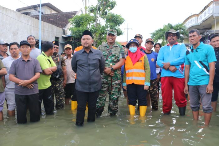 Sambangi Korban Banjir, Bupati Gresik Janji Percepat Penanganan Kali Lamong Sambangi Korban Banjir, Bupati Gresik Janji Percepat Penanganan Kali Lamong
