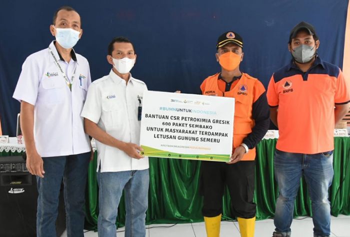 Petrokimia Gresik Salurkan 600 Paket Sembako untuk Korban Erupsi Semeru Petrokimia Gresik Salurkan 600 Paket Sembako untuk Korban Erupsi Semeru