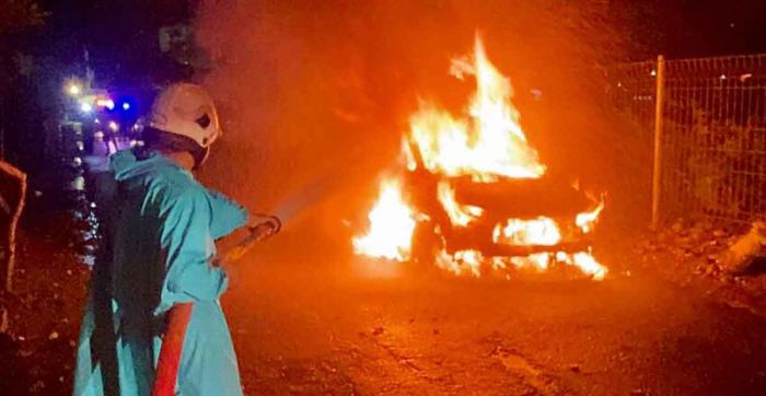 Honda HRV Terbakar di Sukolilo, Polisi Ungkap Penyebabnya