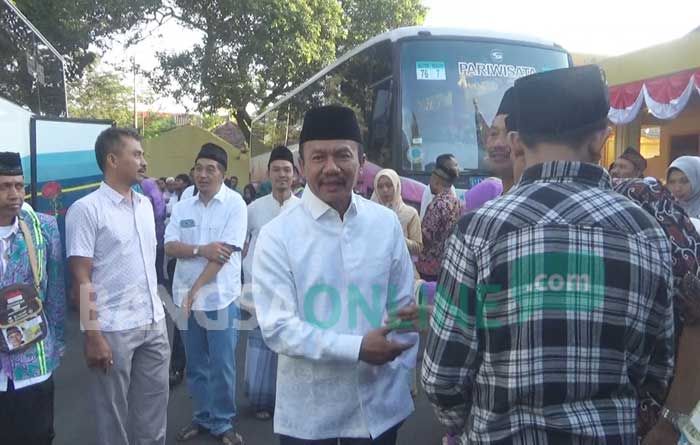 Bersama Ribuan Warga, 4 Kepala Dinas Jombang Berangkat Ibadah Haji Bersama Ribuan Warga, 4 Kepala Dinas Jombang Berangkat Ibadah Haji