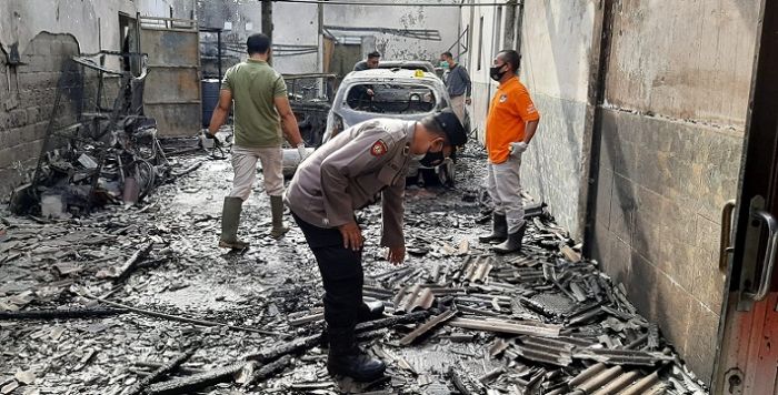 Pindahkan Bensin, Rumah Terbakar, Kerugian Ditaksir Capai Ratusan Juta Rupiah Pindahkan Bensin, Rumah Terbakar, Kerugian Ditaksir Capai Ratusan Juta Rupiah