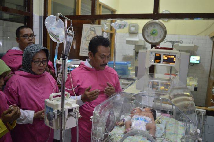 Bayi Berkepala Dua di Gresik Akhirnya Meninggal