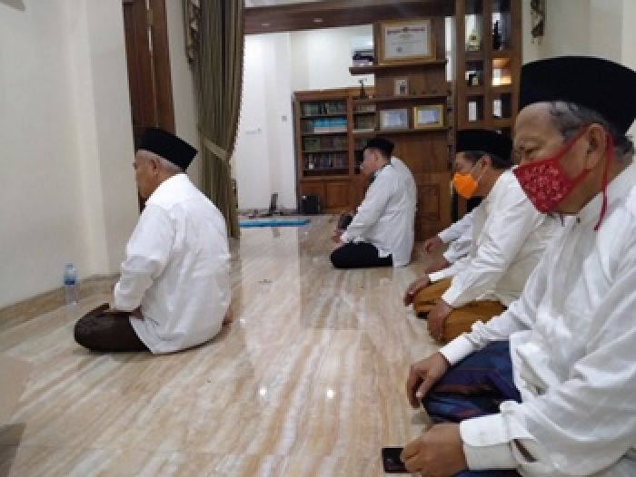 Korban Covid-19 Bertambah, Besok Malam Kiai Asep Salat Malam-Istighatsah Online Lagi Korban Covid-19 Bertambah, Besok Malam Kiai Asep Salat Malam-Istighatsah Online Lagi