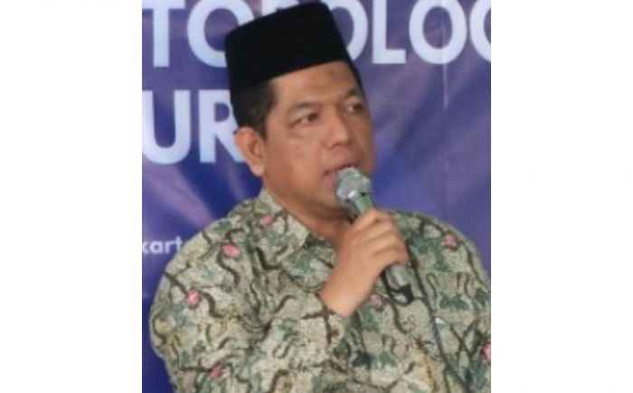 Risma Sujud di Kaki dr Sudarsono, Gus Sofi: Haram Sujud kepada sesama Makhluk Risma Sujud di Kaki dr Sudarsono, Gus Sofi: Haram Sujud kepada sesama Makhluk