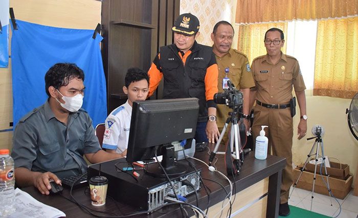 Disdukcapil Lamongan Gelar Perekaman e-KTP bagi Pelajar Disdukcapil Lamongan Gelar Perekaman e-KTP bagi Pelajar