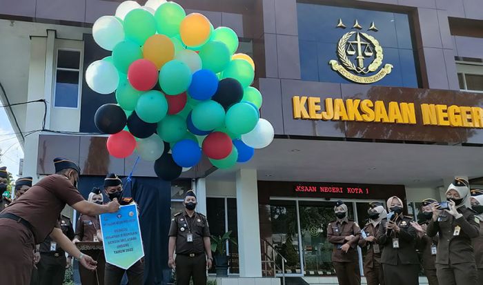 Berkomitmen Raih Predikat WBK dan WBBM 2022, Kepala Kejari Kota Kediri Canangkan Zona Integritas Berkomitmen Raih Predikat WBK dan WBBM 2022, Kepala Kejari Kota Kediri Canangkan Zona Integritas