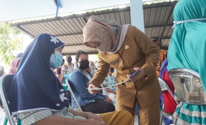 Ning Ita Terus Verifikasi Data Penerima Bantuan, 526 Orang Diblokir Karena Dinilai Mampu Ning Ita Terus Verifikasi Data Penerima Bantuan, 526 Orang Diblokir Karena Dinilai Mampu