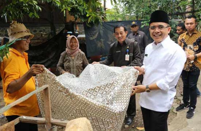 Boyong Karya Perajin Lokal, Banyuwangi Unjuk Gigi di IFW Jakarta Boyong Karya Perajin Lokal, Banyuwangi Unjuk Gigi di IFW Jakarta