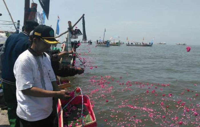 Ungkap Rasa Syukur, Nelayan Banjarkemuning Sidoarjo Gelar Sedekah Laut Ungkap Rasa Syukur, Nelayan Banjarkemuning Sidoarjo Gelar Sedekah Laut