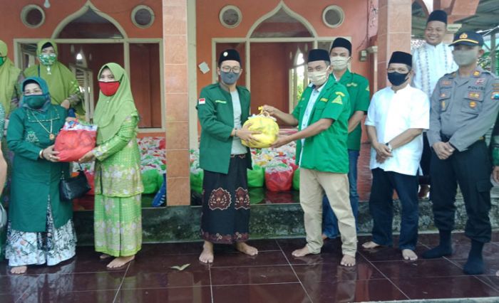 Anisah Syakur Sumbang Warga Rembang 550 Paket Sembako Anisah Syakur Sumbang Warga Rembang 550 Paket Sembako