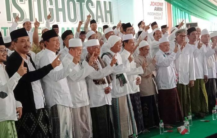 Masyayikh se-Pasuruan Gelar Istighosah dan Deklarasi Dukungan Pasangan Capres 01 Masyayikh se-Pasuruan Gelar Istighosah dan Deklarasi Dukungan Pasangan Capres 01